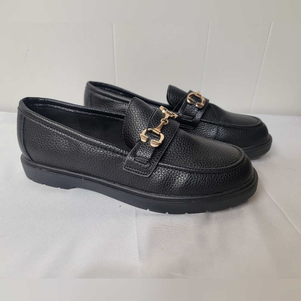 Areosoles Brayla Black Pebbled Loafer Womens Size 7.5  Goldtone Hardwear - Picture 8 of 8